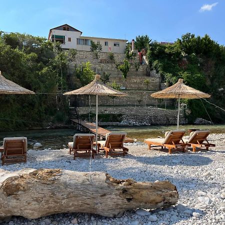 River Escape Villa - Private Beach, Scenic View & Bbq Tepelene Екстериор снимка