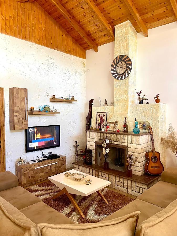 River Escape Villa - Private Beach, Scenic View & Bbq Tepelene Екстериор снимка