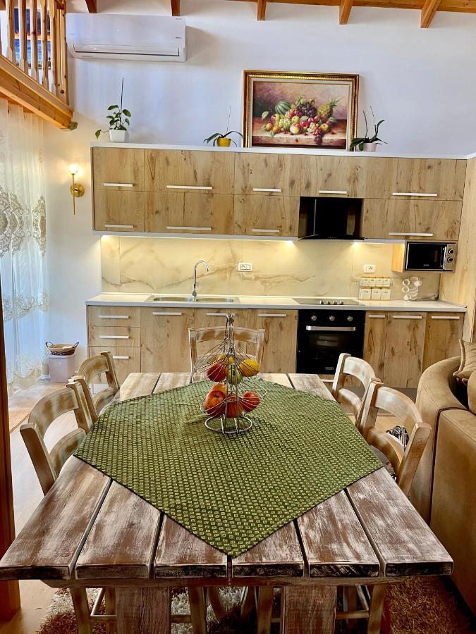 River Escape Villa - Private Beach, Scenic View & Bbq Tepelene Екстериор снимка
