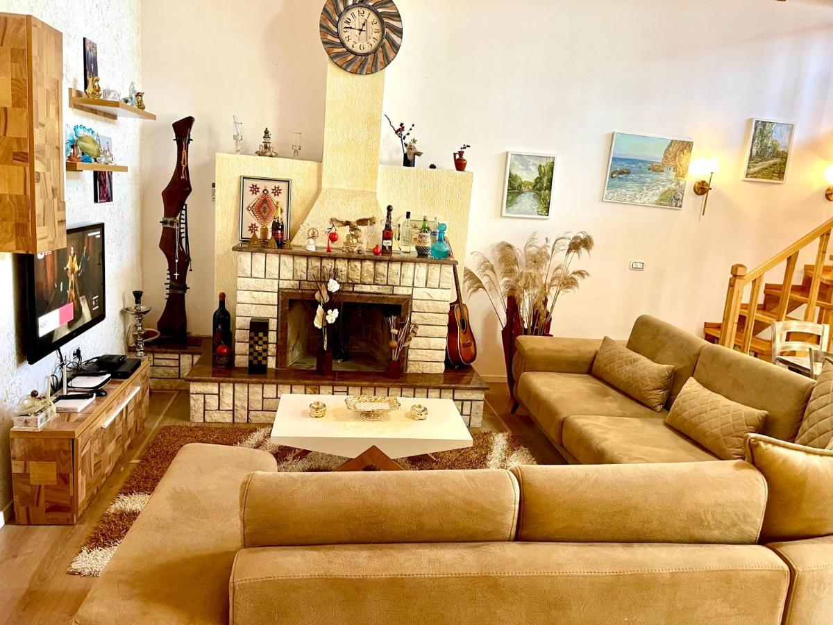 River Escape Villa - Private Beach, Scenic View & Bbq Tepelene Екстериор снимка