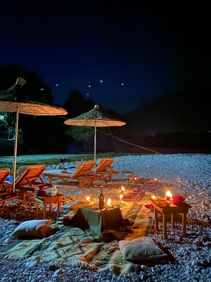 River Escape Villa - Private Beach, Scenic View & Bbq Tepelene Екстериор снимка